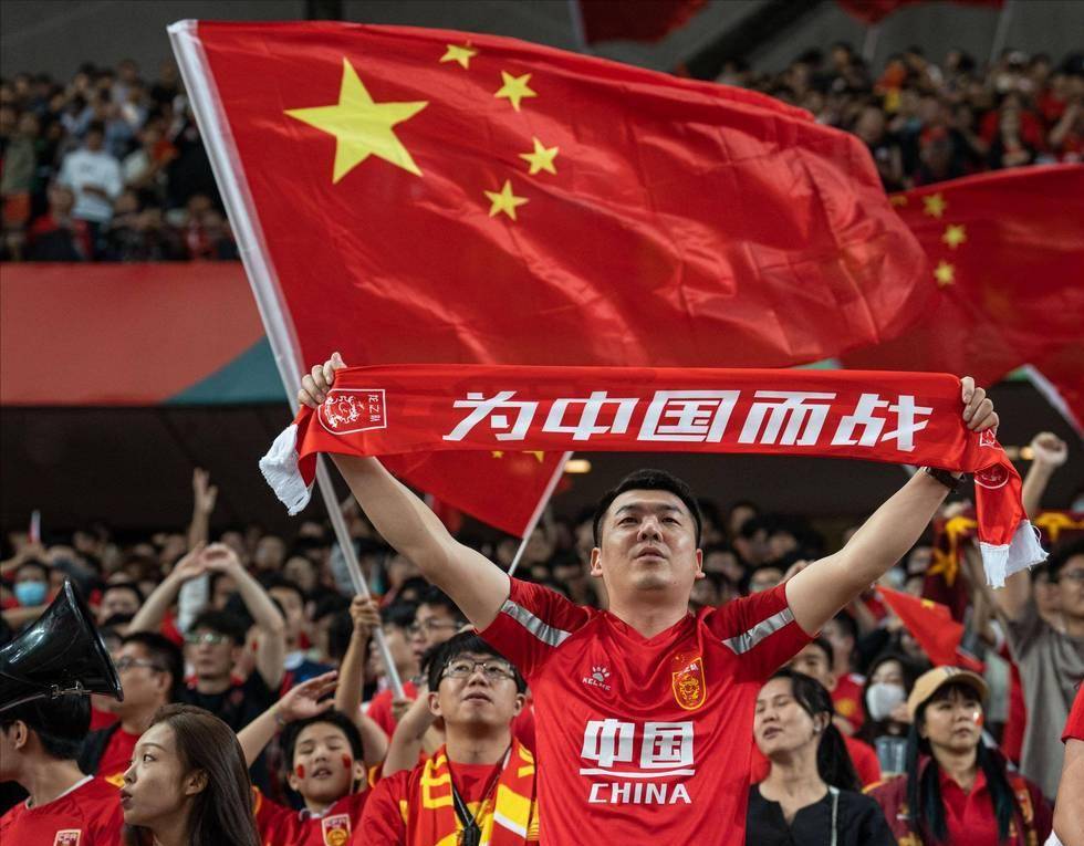 都体：英超三队想引进道格拉斯-路易斯，费内巴切也有意（都体：三家英超球队追逐道格拉斯-路易斯，费内巴切亦有意）