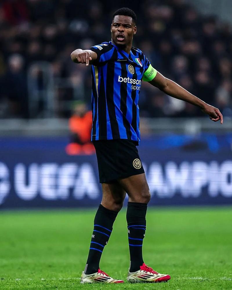 杜兰特篮下补篮，逆转比赛