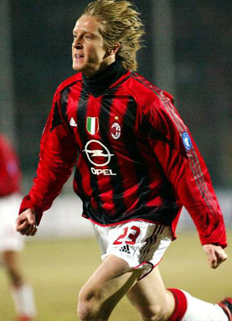 达尼洛同时斩获两座欧冠&解放者杯冠军，为历史首人（达尼洛创纪录：史上首人同时加冕欧冠与解放者杯）