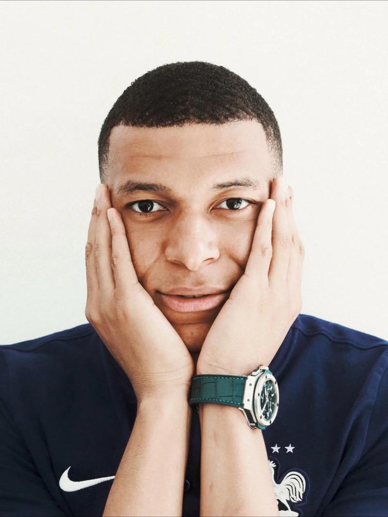 丹麦主帅谈埃里克森：毫无疑问的传奇，把半生都献给了国家队（丹麦主帅盛赞埃里克森：无可争议的传奇，为国家队奉献半生）