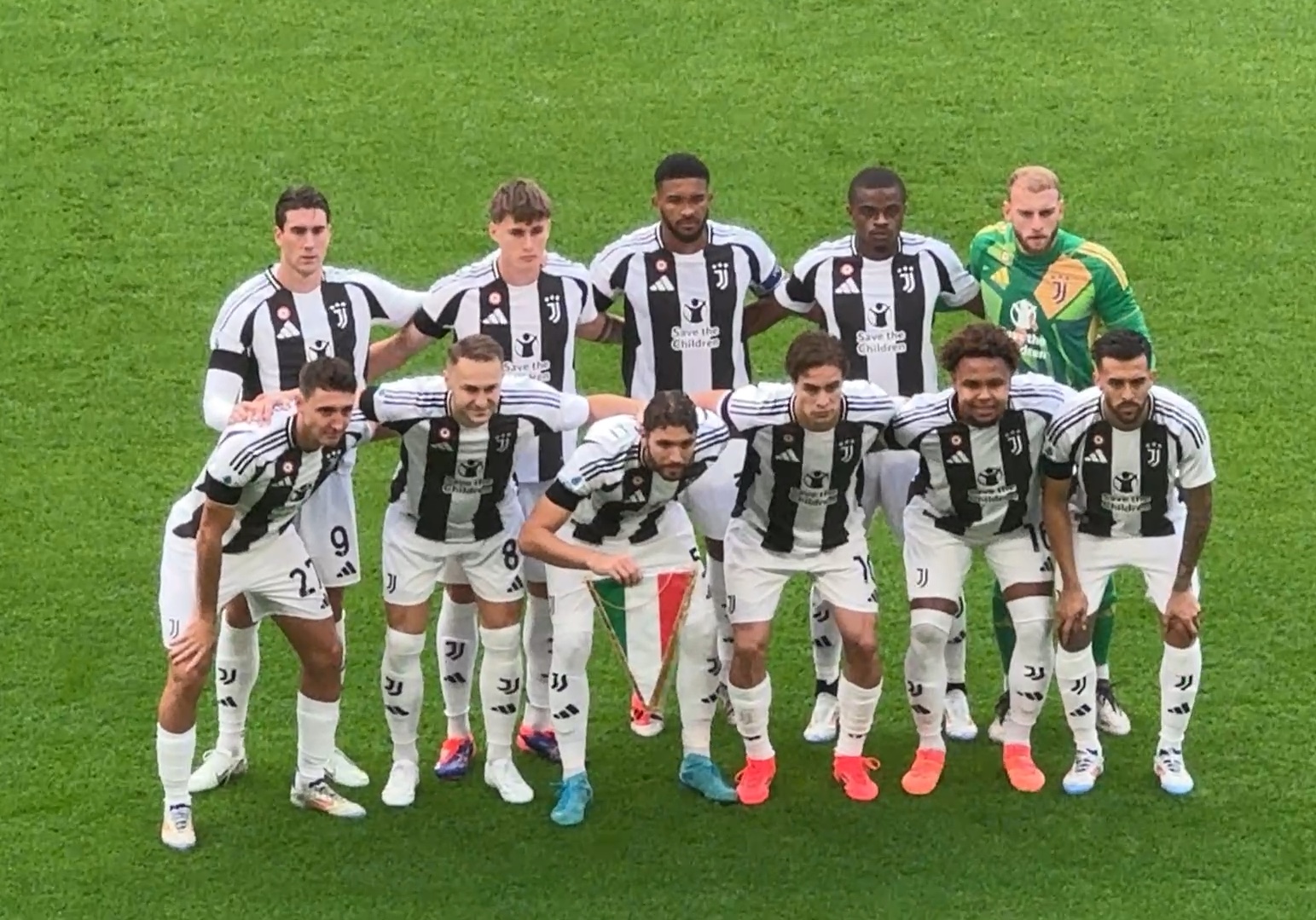 拜仁慕尼黑客场大胜勒沃库森