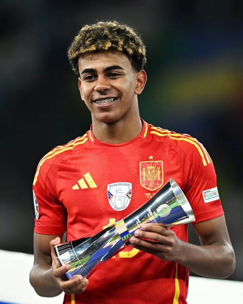 亚冠生死博弈！布里兰主场怒怼江原FC，8球神锋剑指出线（亚冠生死战！布里兰主场死磕江原FC，8球锋霸直指出线）