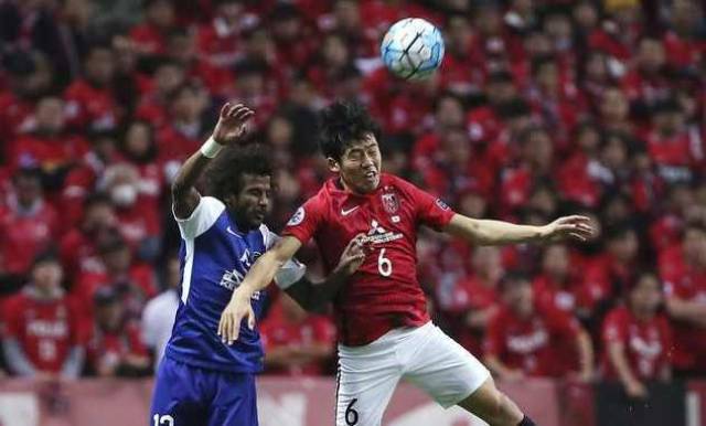 中超最佳进球候选（禁区内）：倒钩凌空脚后跟，谁是你心中的最佳进球？（中超禁区内最佳进球候选：倒钩、凌空、脚后跟，哪球才是你的最佳？）