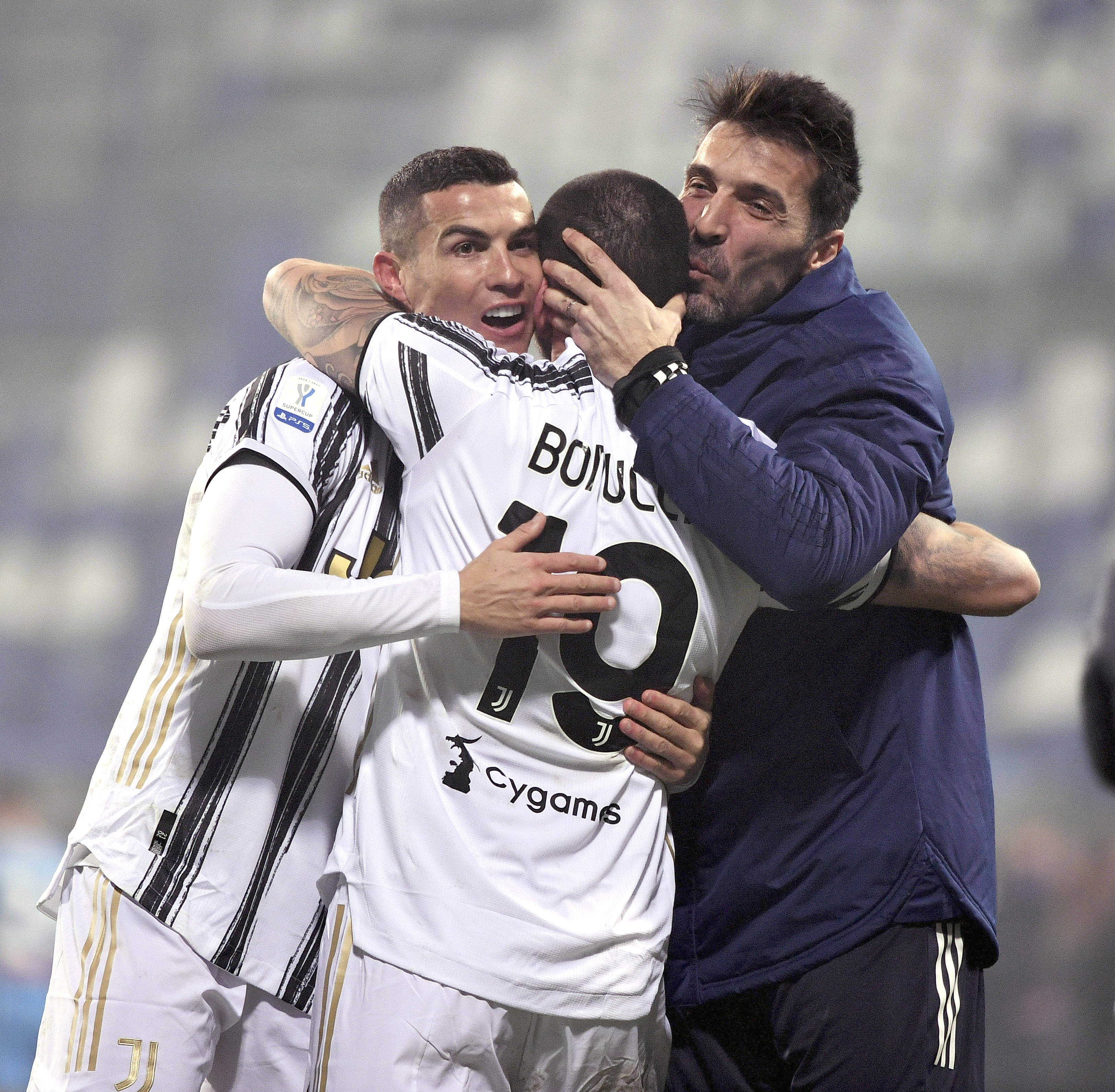 欧冠本周最佳球员候选：马杜埃凯、孔德、德凯特拉雷、格洛赫（欧冠本周最佳球员提名名单：马杜埃凯、孔德、德凯特拉雷、格洛赫）