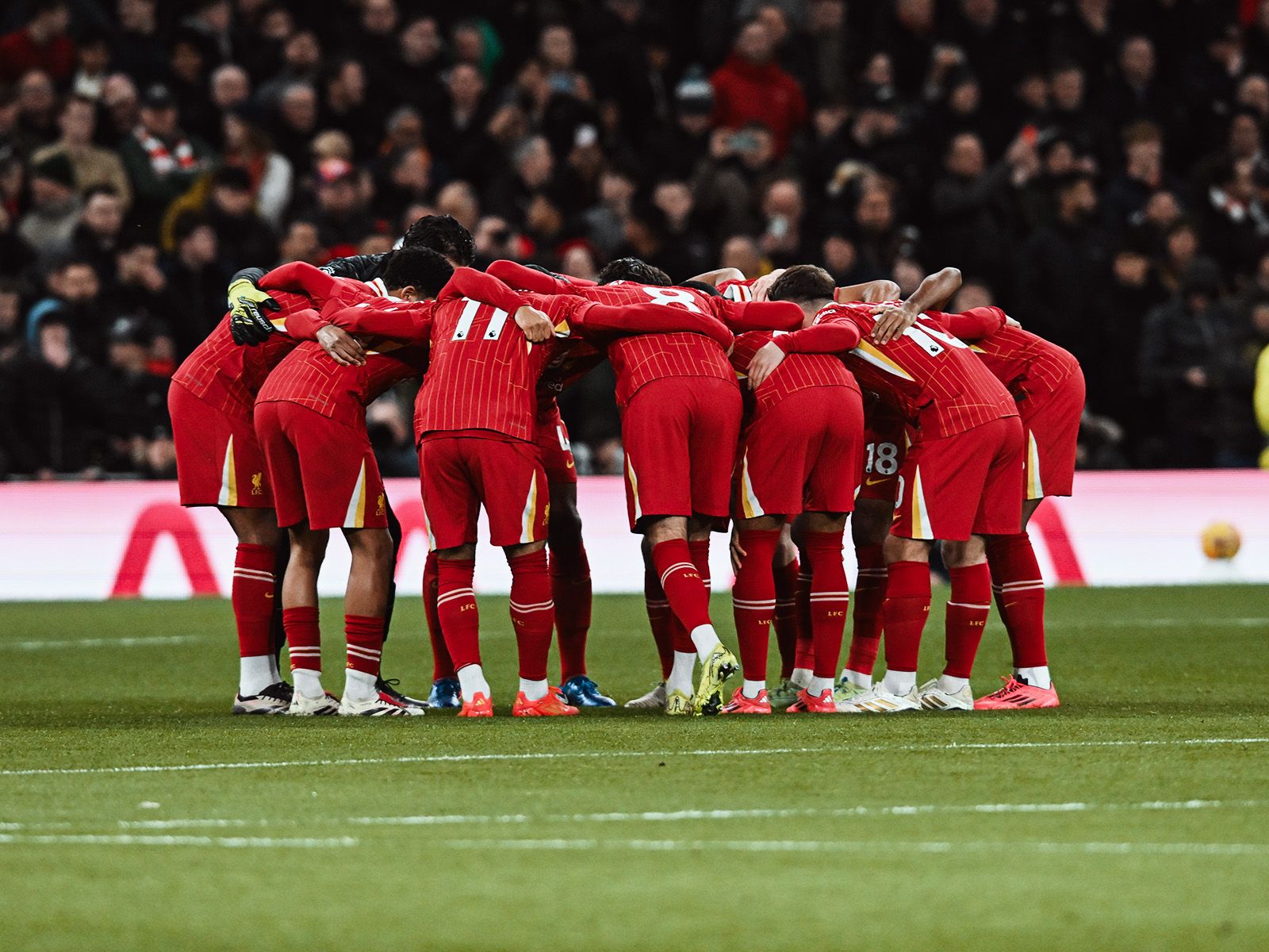 国安刚拿到足协杯冠军，就要给新帅准备三份引援大礼，值得期待（国安捧起足协杯，新帅将获三重引援厚礼，拭目以待）