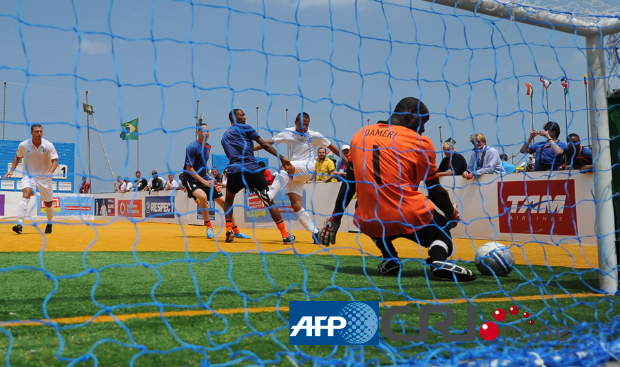 申花该拿公平竞赛奖！本赛季只得一张红牌 还是特谢拉碎碎念念（申花堪称公平竞赛典范：本季仅一红，唯一来自特谢拉的抱怨）