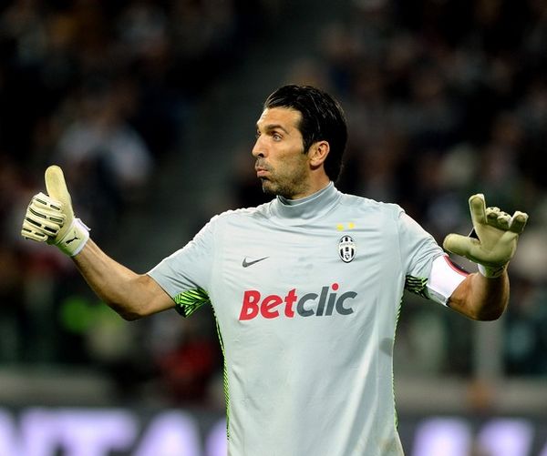 罗马诺：阿莫林坚持留下齐尔克泽；梅努向往租借加盟那不勒斯