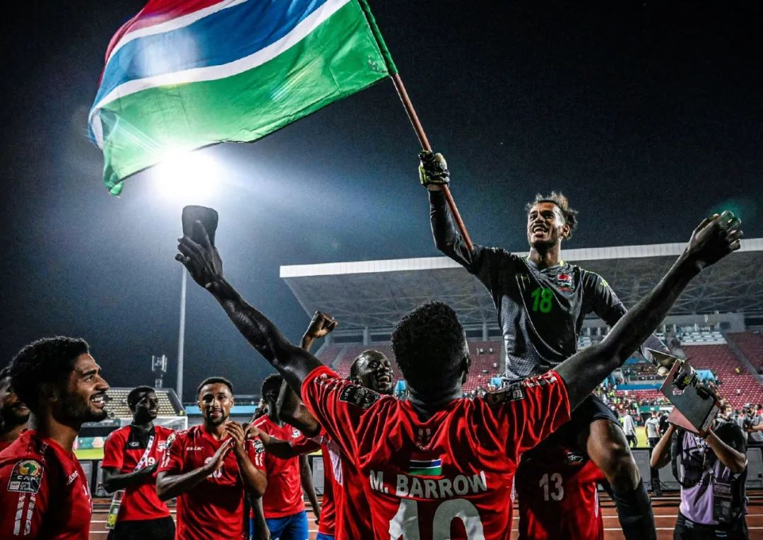 亚足联官方：成都5人染黄罚2500美元，国安罚款5000美元（亚足联通报：成都队5人领黄罚款2500美元，国安被罚5000美元）