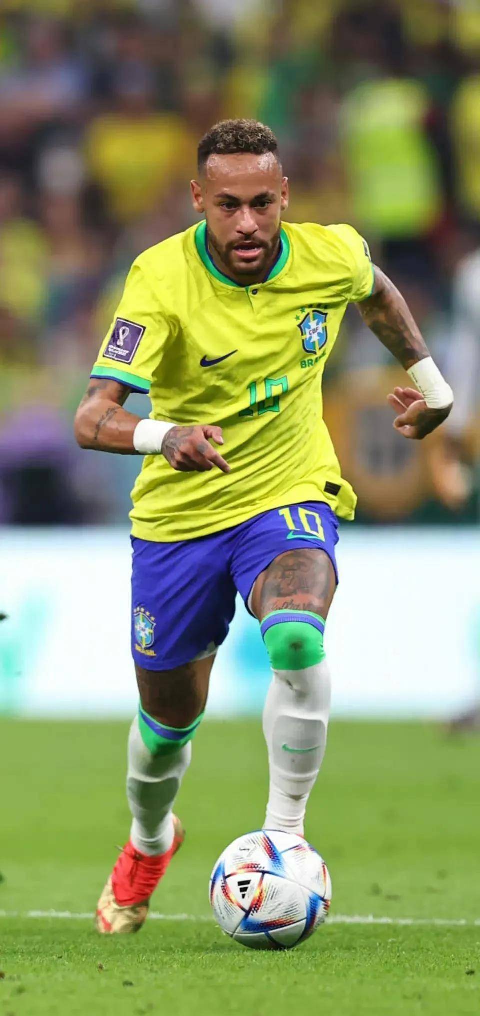 2025年度德甲积分榜：拜仁34场仅1负遥遥领先，勒沃库森第二（2025德甲榜单：拜仁34轮仅负一场高居榜首，勒沃库森位列第二）