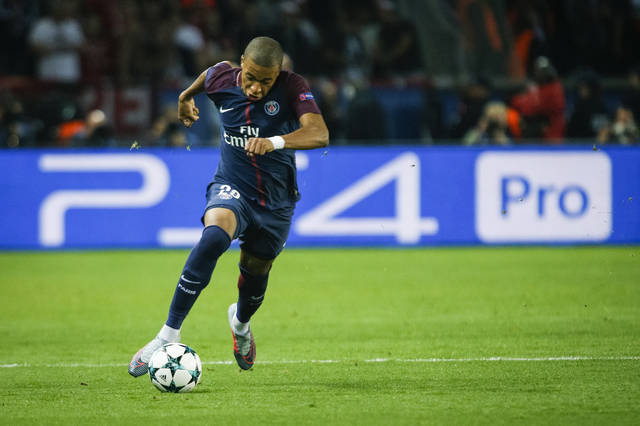 萨拉赫落选！利物浦仅19人出征欧冠 纯血边锋只剩1人（萨拉赫未入选！利物浦欧冠仅19人随队 纯血边锋仅余一人）